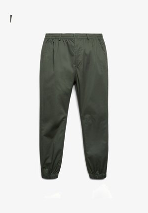 Pantaloni verde scuro a gamba affusolata con vita elasticizzata, tasche laterali, chiusura frontale con bottoni e polsini elasticizzati.