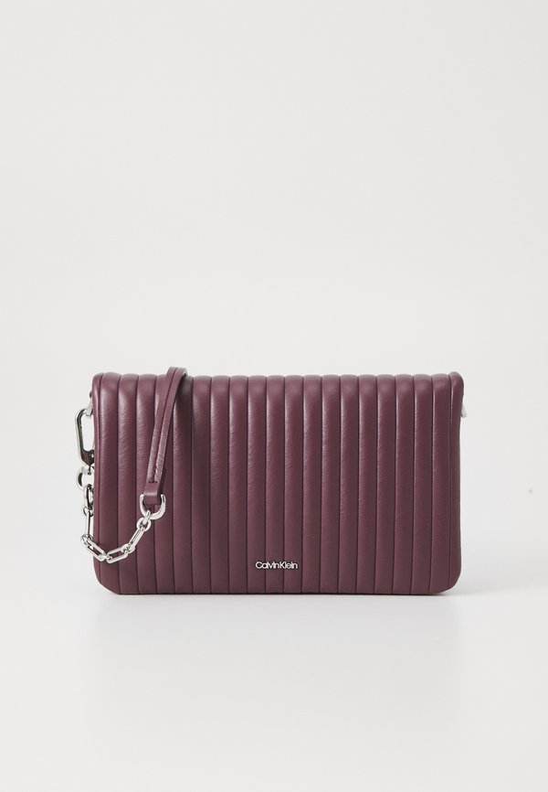 MINI LINE QUILT CROSSBODY - Cross body bag - vineyard wine