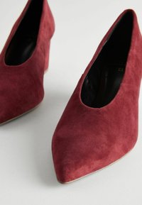Next Klassikalised kontsakingad - berry red