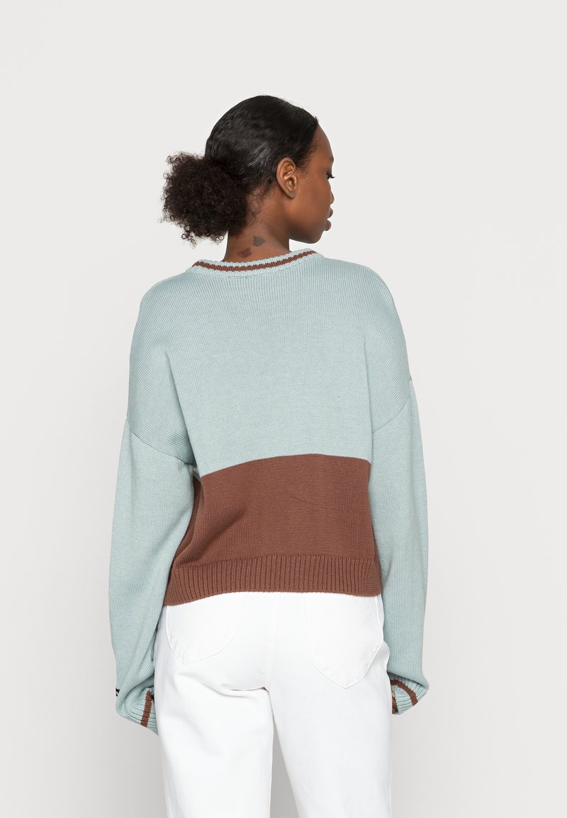 Damen Strickjacken | Kickers Classics BLUE BROWN LOGO Strickpullover blue/brown/blau - WH15259 Damen Strickjacken | Kickers Classics BLUE BROWN LOGO Strickpullover blue/brown/blau - WH15259