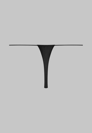 String noir en tissu lisse et extensible. Offre une couverture minimale avec de fines bretelles sur les côtés et un design avant en forme de V.