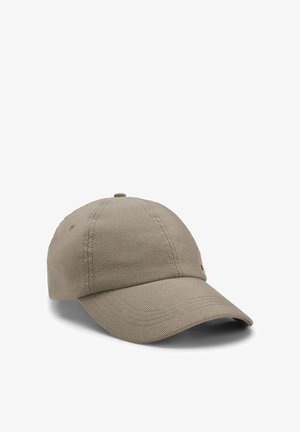 Cappellino da baseball beige in cotone con pannelli cuciti e visiera curva, mostrato su sfondo bianco.