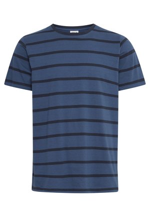 T-shirt rayé en coton doux, avec des rayures horizontales bleu marine foncé sur fond bleu, col rond classique et manches courtes.