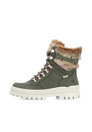 Bottine d'hiver verte avec col en fausse fourrure beige, lacets à l'avant et semelle épaisse blanche à crampons.