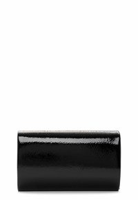 Clutch cylindrique en cuir verni noir avec une texture lisse et brillante et un design minimaliste, sans matériel ou embellissements visibles.
