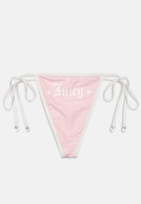 Φως ροζ κάτω μέρος μπικίνι με λευκή επένδυση και δεσίματα στο πλάι, με τη λέξη «Juicy» σε λευκή διακοσμητική γραμματοσειρά και μικρά σύμβολα καρδιάς.