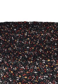 Blumenmusterrock mit schwarzem Hintergrund, ausgestattet mit elastischem Smocking an der Taille und verschiedenen kleinen Blumen in Rot, Gelb und Weiß.