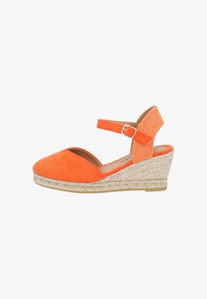 Oranje suede wedge sandalen met een gestructureerde enkelband, gevlochten jute tussenzool en gebogen te ontwerp. Verstelbare gesp voor een veilige pasvorm.