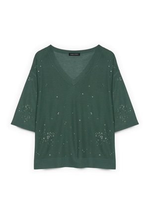 Grøn V-hals kortærmet sweater med små spredte sølvnitter, der danner blomsterlignende mønstre på forside og ærmer.