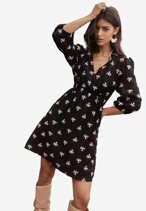 REGULAR FIT - FLORAL EMBROIDERED NOTCH NECK MINI  - Rochie de zi - black