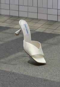 Nije odabrano, ivory