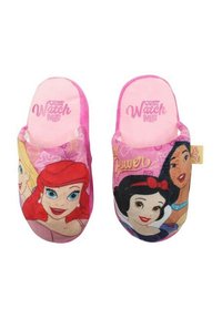 Chaussons en peluche rose avec les visages des princesses Disney, avec un dessus en tissu doux et le texte "Girl Power". Design à bout rond et facile à enfiler.