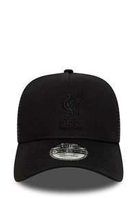 Schwarze Baseballkappe mit geprägtem Liverpool FC-Logo, verstellbarem Riemen und gebogenem Schirm. Hergestellt aus strukturiertem Stoff, schlankem und einfachem Design.