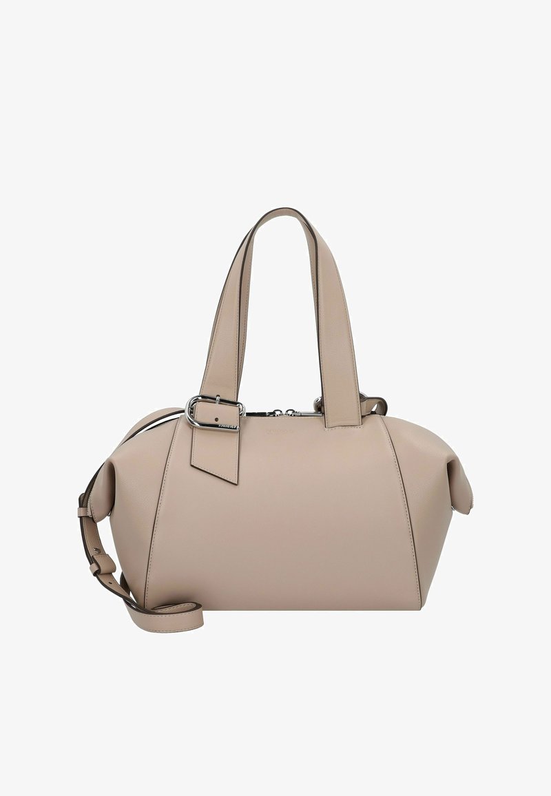 Sac à main en cuir beige avec une forme arrondie, deux poignées supérieures et une bandoulière réglable. Doté de ferrures argentées et d'accents de design minimalistes.