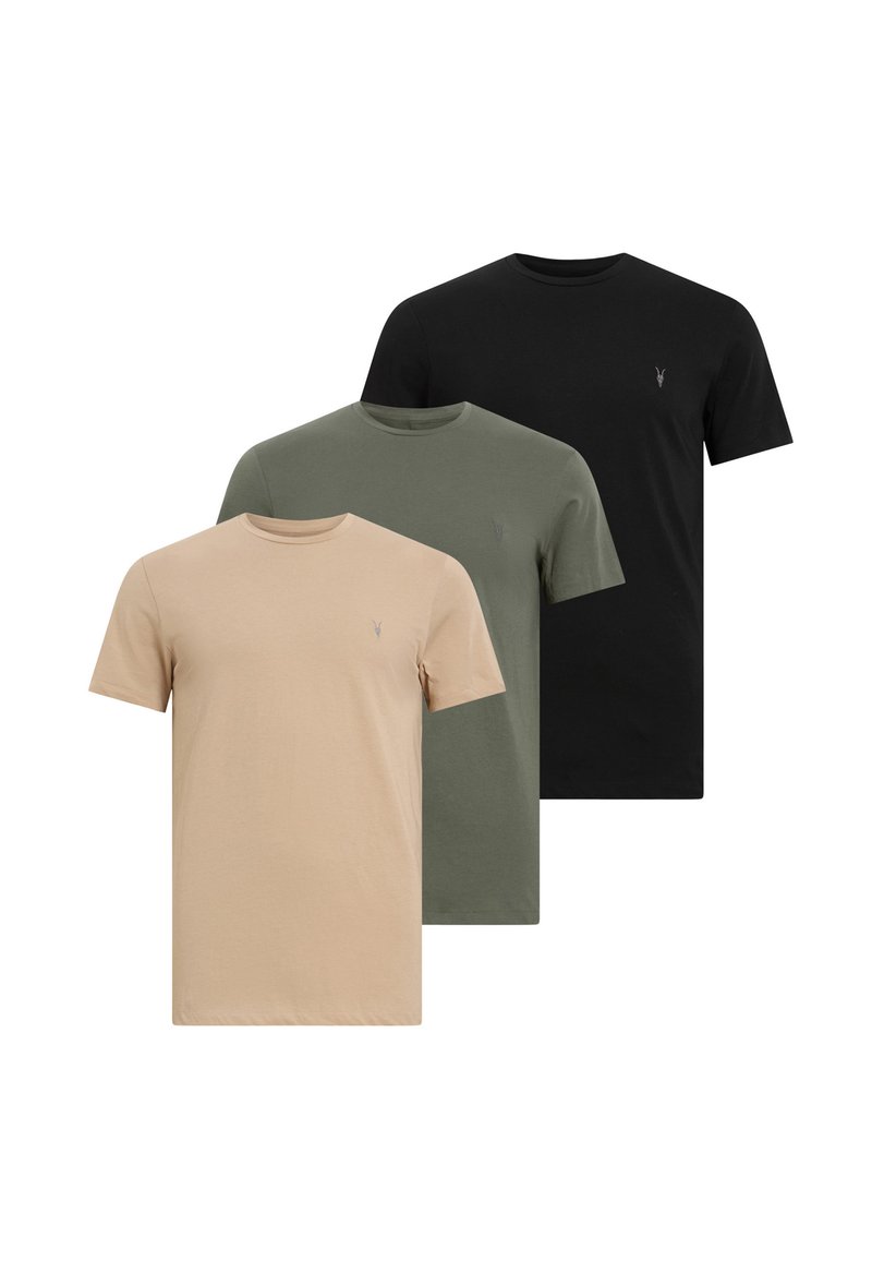 Zestaw trzech T-shirtów z okrągłym dekoltem w kolorze beżowym, oliwkowym i czarnym. Każdy z krótkim rękawem i małym logo na piersi.