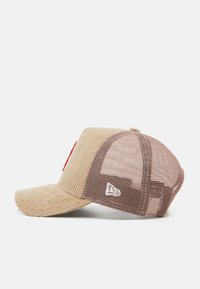 New Era MLB TRUCKER UNISEX - Kapa - tan