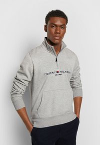 Tommy Hilfiger LOGO MOCK NECK - Camisola - light grey heather