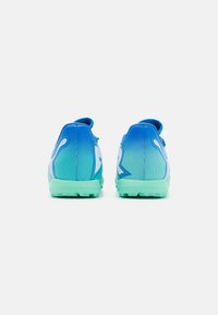 Puma FUTURE 7 PLAY TT JR UNISEX - Fodboldstøvler til kunstgræs - hyperlink blue/mint/white