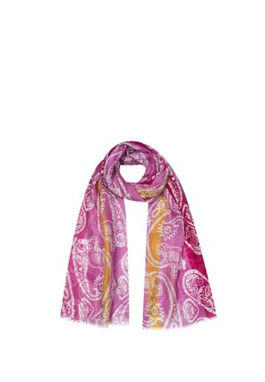Leichter Schal mit rosa, gelben und weißen Paisley-Mustern, locker geschlungen mit fransigen Rändern auf weißem Hintergrund.
