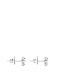 Orecchini a pendente in argento sterling con design rotondo, liscio e finitura lucida. Comprendono un perno sicuro e una chiusura a farfalla per il fissaggio.