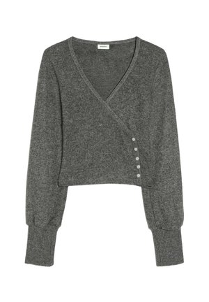 Grauer, kurz geschnittener Wickelpullover mit langen Ärmeln, V-Ausschnitt und vier kleinen Knöpfen an der Seite, gerippten Bündchen und weichem Strickstoff.