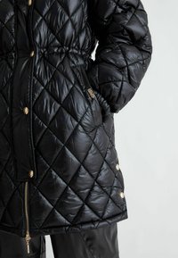 LIU JO WITH DETACHABLE SLEEVES - Cappotto invernale - black