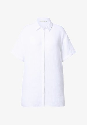 Camicia bianca a maniche corte con bottoni, realizzata in un tessuto testurizzato con una superficie leggermente stropicciata, dotata di un colletto classico e bottoni frontali.