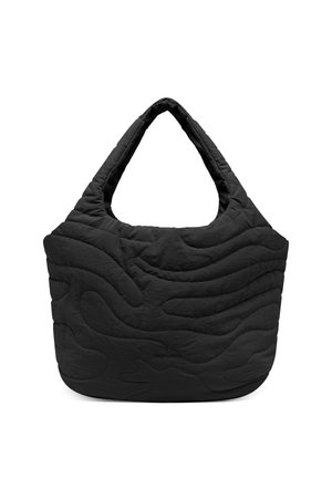 Sac cabas noir matelassé avec une texture ondulée et une forme hobo. Il présente des poignées doubles arrondies et un matériau en tissu doux.