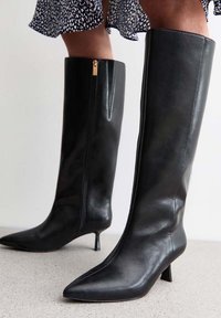 New Look LEATHER LOOK KITTEN HEEL KNEE HIGH - Botas - black