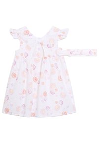 Robe blanche avec des manches courtes à volants, ornée d'un motif de coquillages dans des couleurs pastel, avec une sangle à nouer et une ouverture en forme de clé au dos.