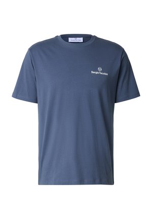 Marineblaues T-Shirt mit kurzen Ärmeln aus weicher Baumwolle. Verfügt über ein kleines weißes Sergio Tacchini Logo auf der linken Brust. Klassisches Rundhalsausschnitt-Design.