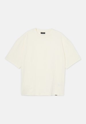 Kortearmige t-shirt in lichtcrème kleur, gemaakt van zachte katoen. Heeft een ronde halslijn en een losse pasvorm, met een klein logo label aan de zoom.