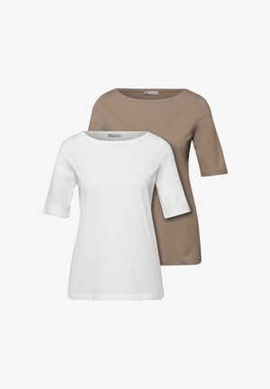 Zwei schlichte T-Shirts mit halblangen Ärmeln und Rundhalsausschnitt, eines vorne weiß und eines hinten hellbraun, auf weißem Hintergrund dargestellt.