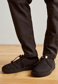 Clarks Originals TREK CUP - Stringate sportive - black