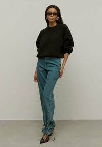 LA MANIA ETZI - Tiesaus kirpimo džinsai - blue denim