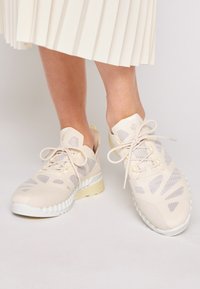 ECCO ZIPFLEX  - Trainers - limestone