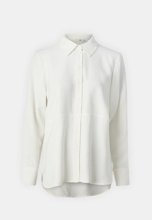Chemise blanche à manches longues en tissu lisse, avec un col classique, une fermeture à boutons et un ourlet arrondi pour un ajustement décontracté.