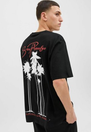 Black t-shirt featuring a white palm tree graphic and red text reading "San Francisco" and "Golden Gate Park" on the back.