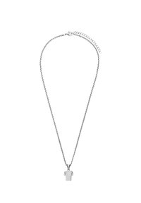 Zilveren ketting met een pendant in de vorm van een t-shirt. De hanger is plat en gepolijst, met een eenvoudig ontwerp zonder versieringen.