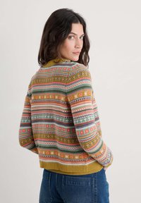 Seasalt Cornwall Gilet - multi carved relief pear