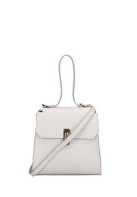 Borsa strutturata in pelle grigia chiara con manico superiore e tracolla removibile. Presenta una chiusura dorata e accentuazioni di cucitura minimal.