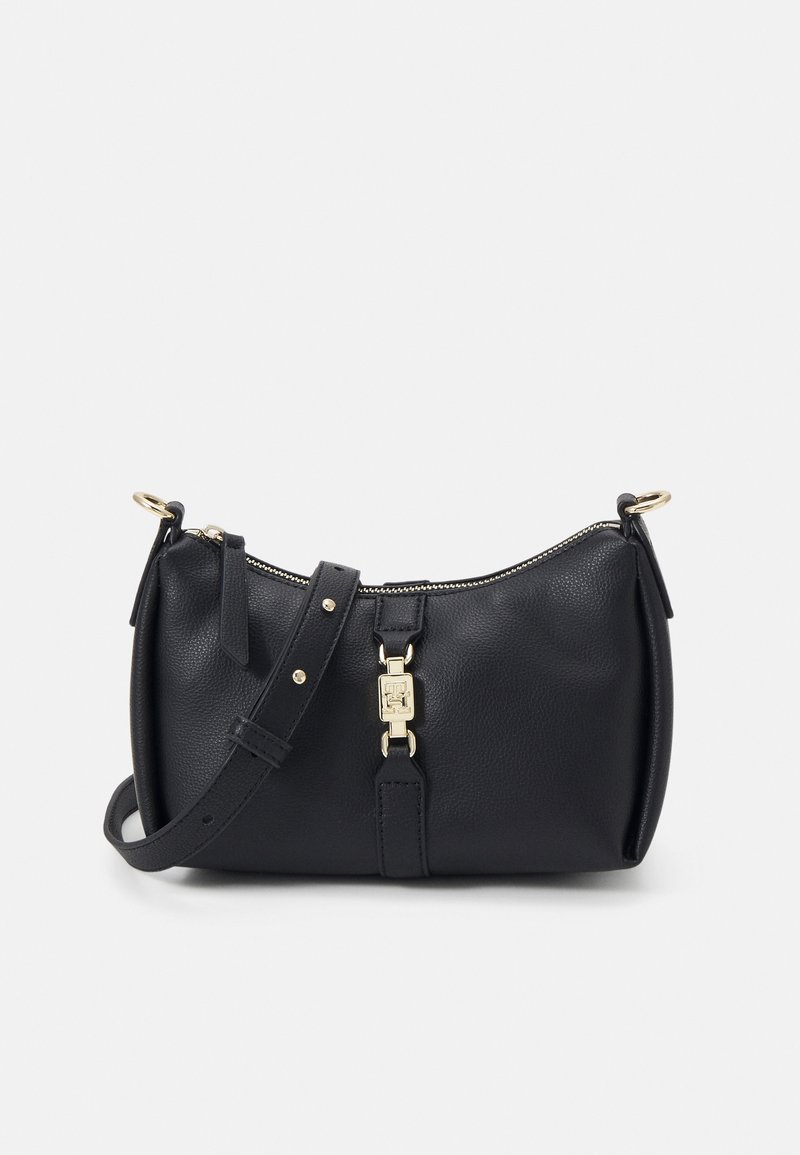 Černá kožená taška s texturovaným povrchem, zlatými kovovými detaily a zipovým uzavřením. Obsahuje odnímatelný ramenní popruh a bezpečné zapínání.
