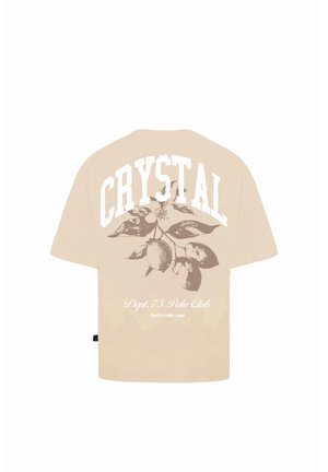 Béžové bavlněné tričko s velkým potiskem "CRYSTAL" a květinovým vzorem na zádech, doplněné textem "Dept. 75 Polo Club."