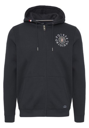 Sudadera con cremallera color azul marino oscuro, hecha de una tela suave; cuenta con un logo en el pecho, capucha ajustable con cordón y dos bolsillos frontales.