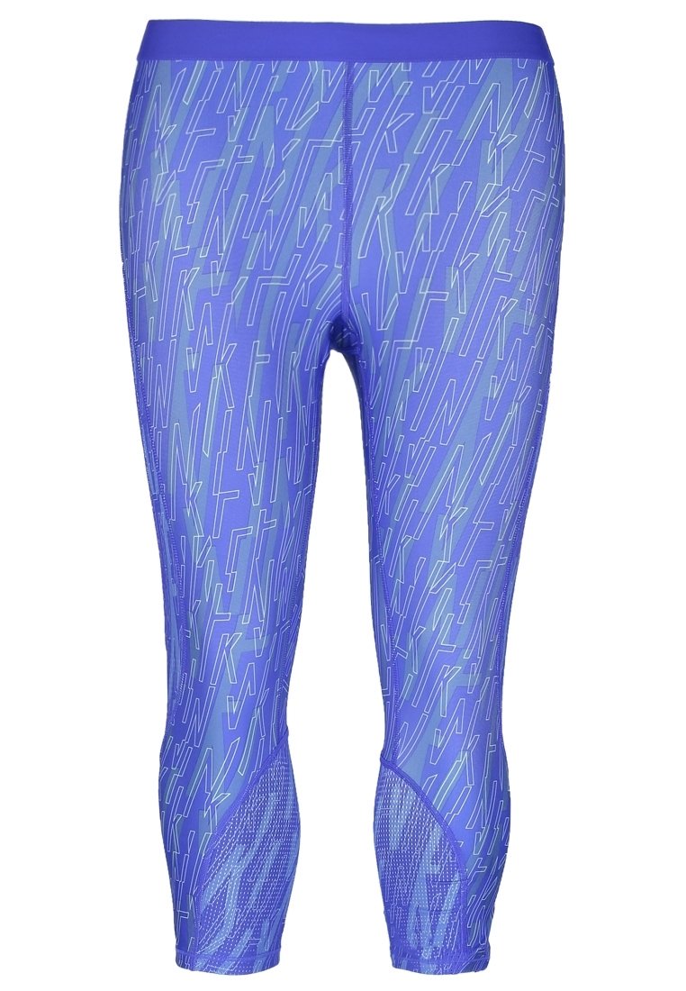 Purpurowe legginsy sportowe z geometrycznym wzorem w jaśniejszych odcieniach. Posiadają szeroki pas i siateczkowe wstawki na dolnej części nóg.