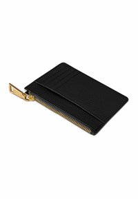 Portafoglio in pelle nera con finitura testurizzata, dotato di chiusura con zip e scomparti per carte su un lato, dettagliato con hardware dorato.