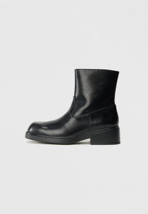 Botine - black