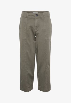 Valkoiset lyhyet khaki-housut, jotka on valmistettu puuvillasta, suorat lahkeet, napilla suljettavat, ja edessä on läpätaskut. Sileä pinta.