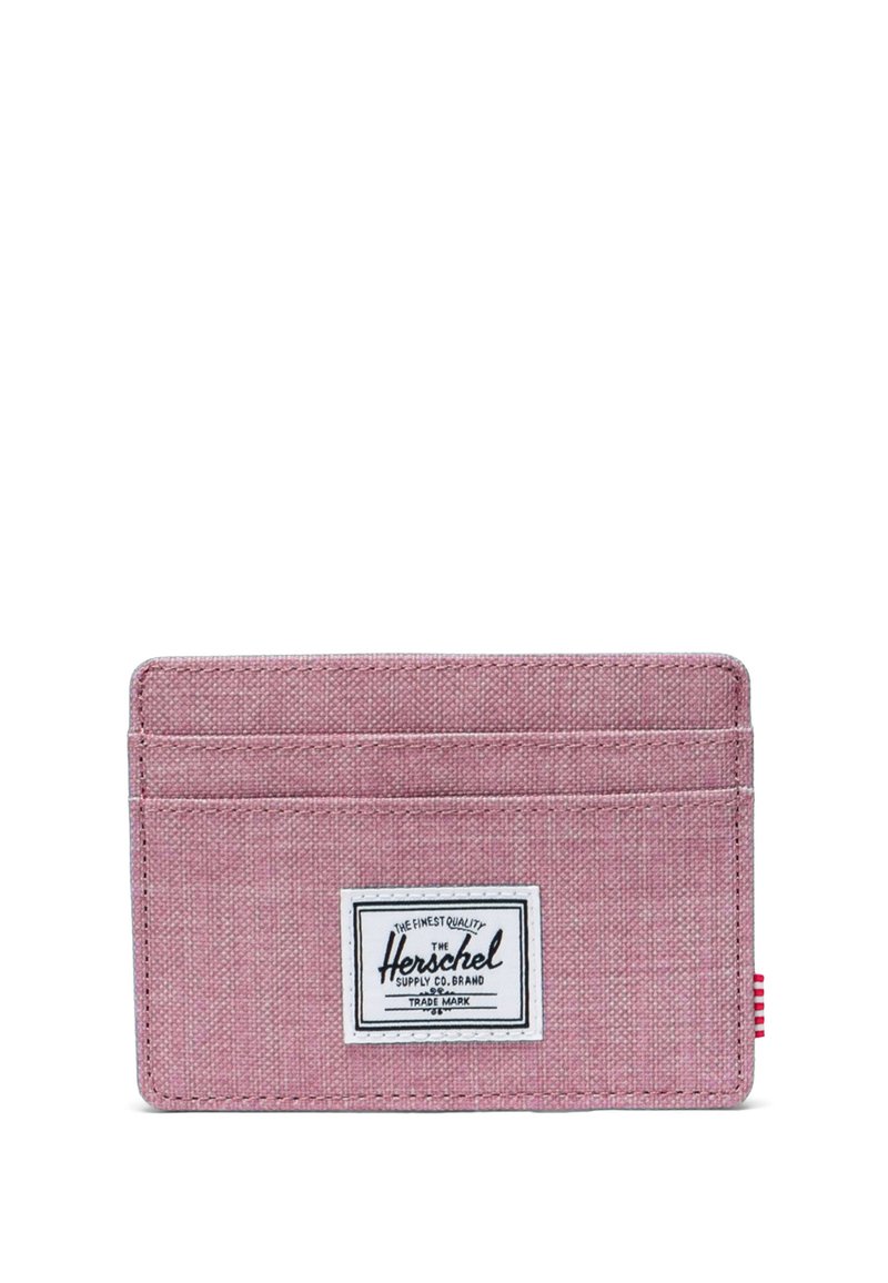 Růžový textilní držák karet se čtyřmi sloty na karty, štítek s logem Herschel a strukturovaný povrch. Minimalistický design s obdélníkovým tvarem.