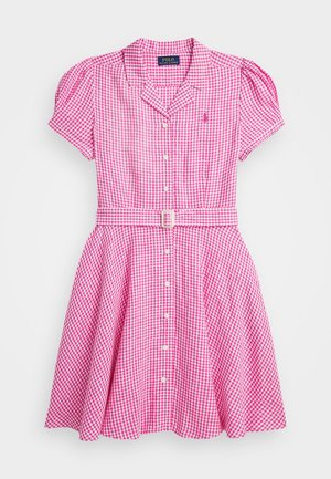 Rosa og hvide gingham kortærmet kjole med krave, knaplukning foran, bælte i taljen og Polo Ralph Lauren-logo på brystet.
